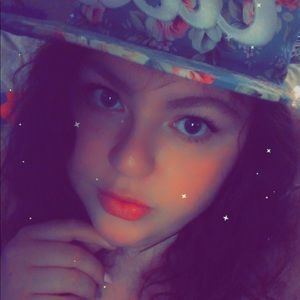 Meet your Posher, Kayla